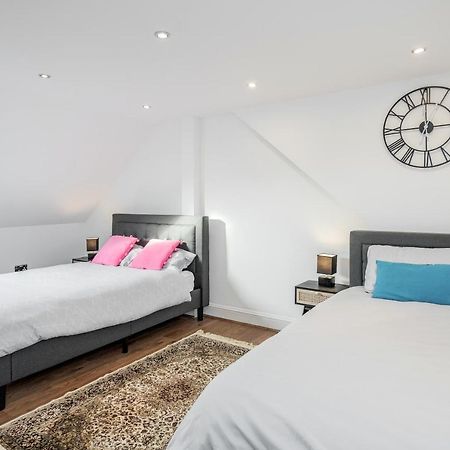 Entire Lovely Family Home With Parking, Wifi, Netflix, Self Check-In Londra Dış mekan fotoğraf