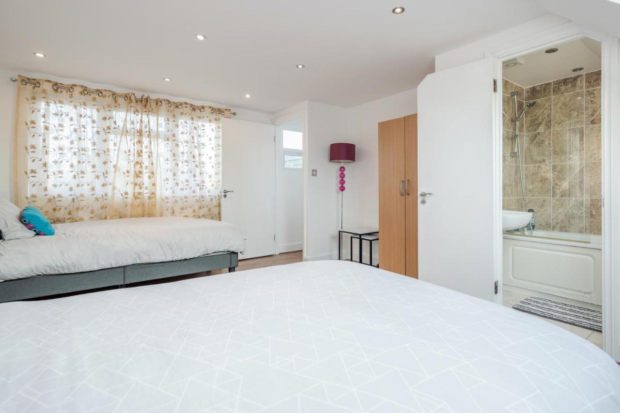 Entire Lovely Family Home With Parking, Wifi, Netflix, Self Check-In Londra Dış mekan fotoğraf